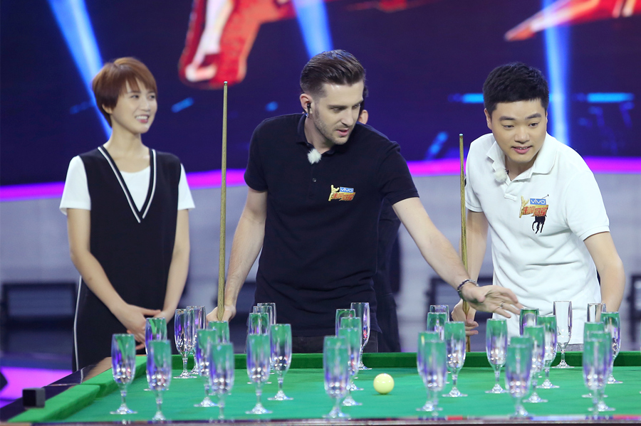 右臂出现两 右臂出现两